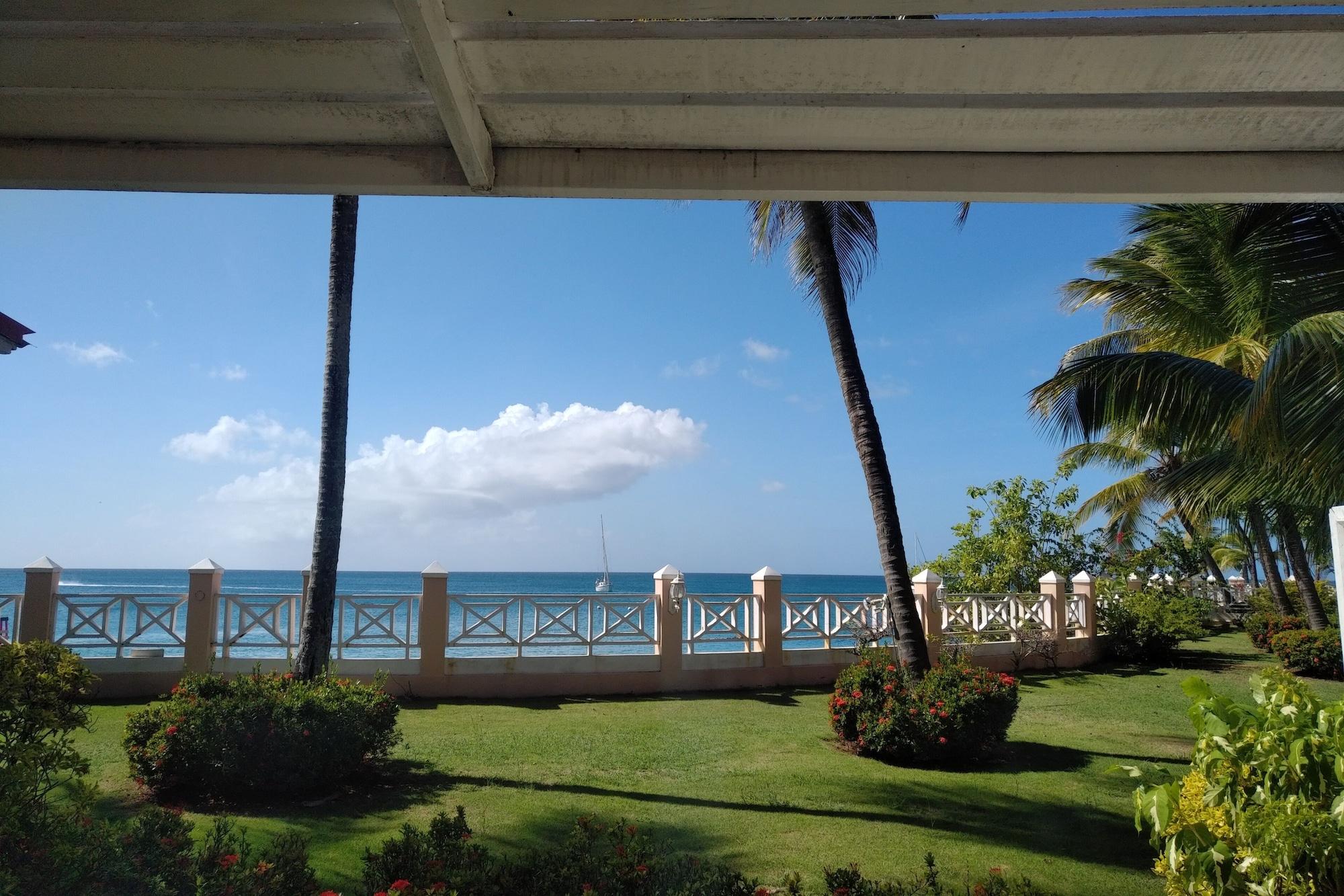 Coco Reef Resort & Spa Crown Point Exterior foto