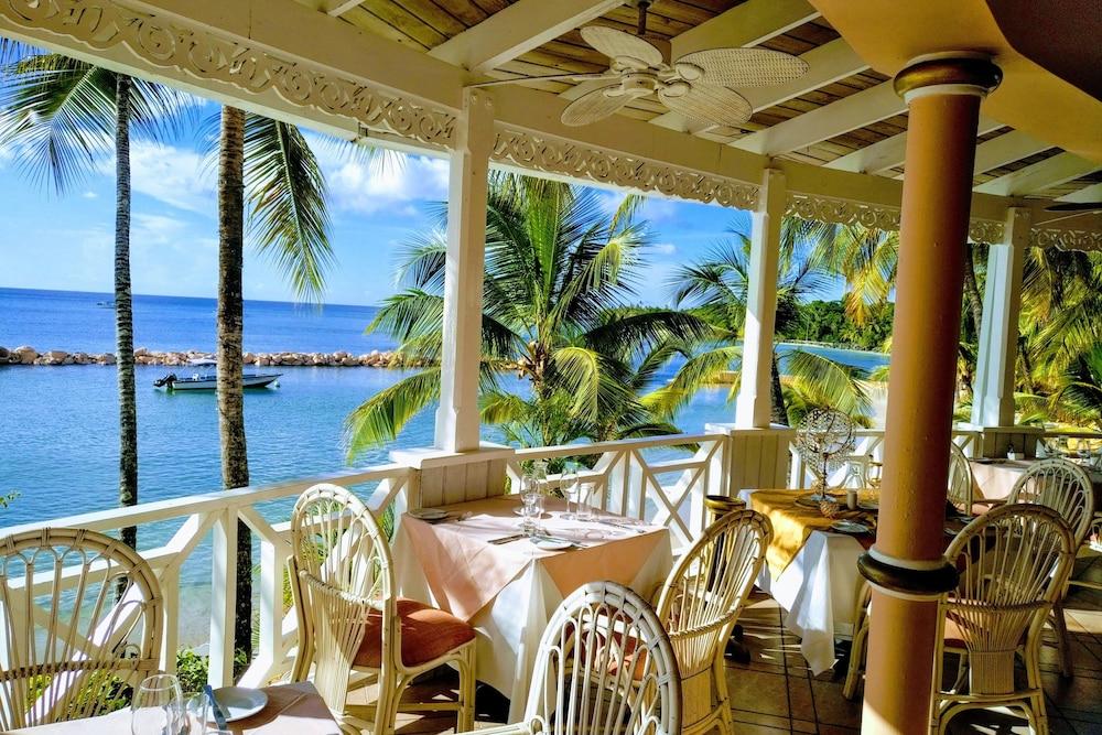 Coco Reef Resort & Spa Crown Point Exterior foto